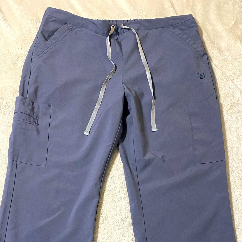 🔴 5 for 20$ - Scrubs size small dark grey. With 2 pockets and pull string